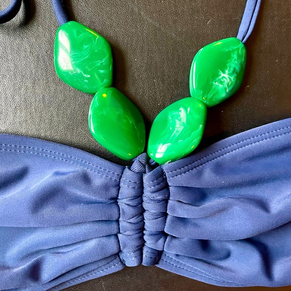 Bikini - Picture 3 of 4